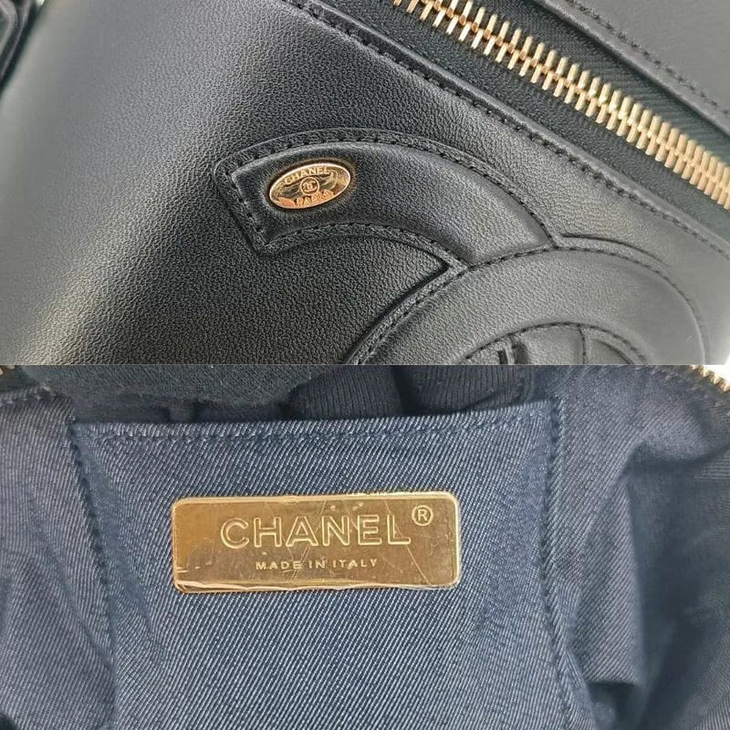 RA179 - CHANEL Black Lambskin Vanity Case Bag