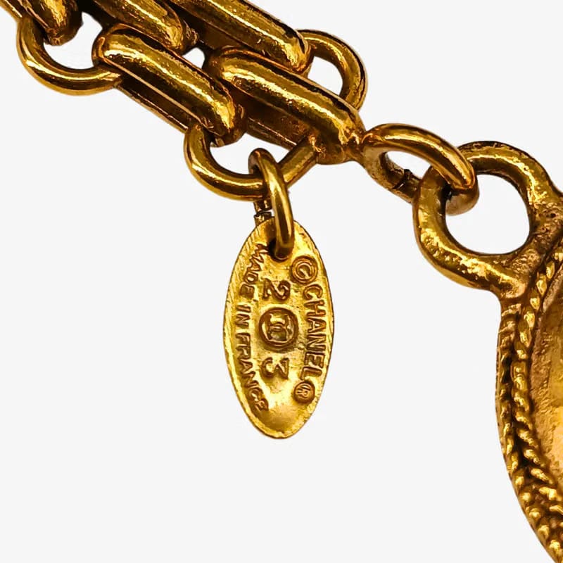RA156 - CHANEL Gold Key Ring