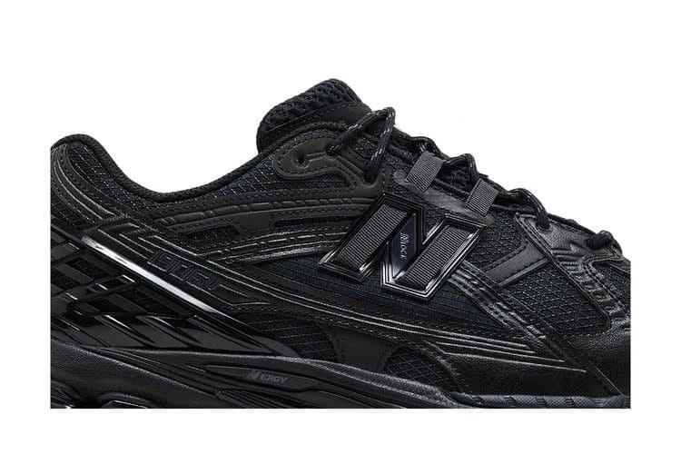 1906U Triple Black