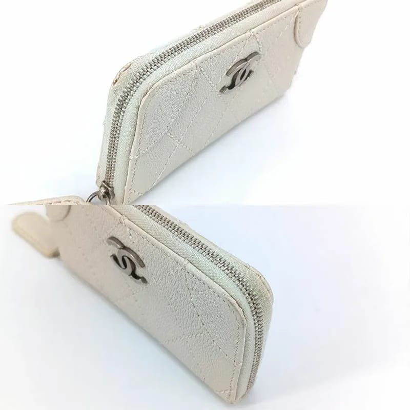 RA024 - CHANEL Vintage White Caviar Leather Zipped Coin Purse