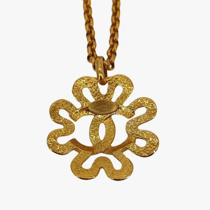 JT309 - CHANEL Vintage Squiggle Border Gold Plated Necklace