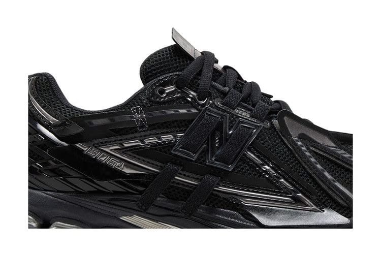 1906A Black
