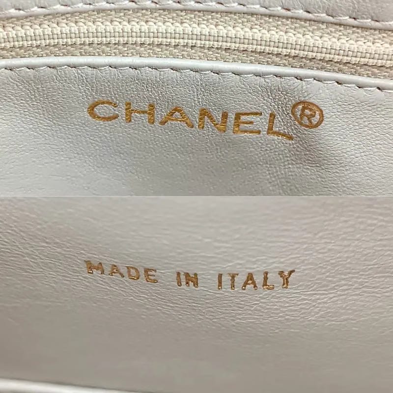 JS705 - CHANEL Vintage Beige Caviar Leather Quilted Camera Bag