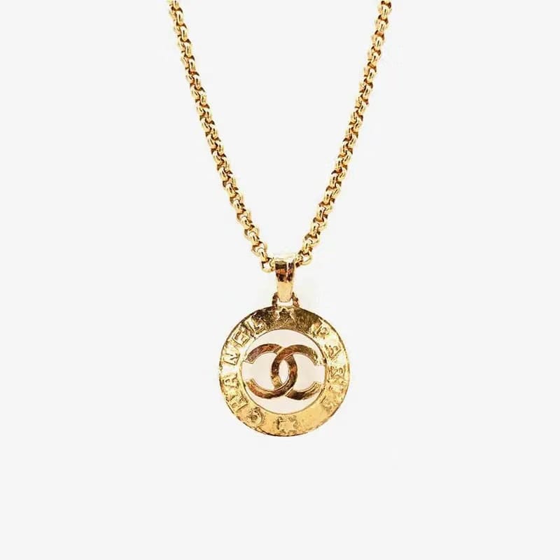 C210 - CHANEL Vintage Gold Plated Necklace