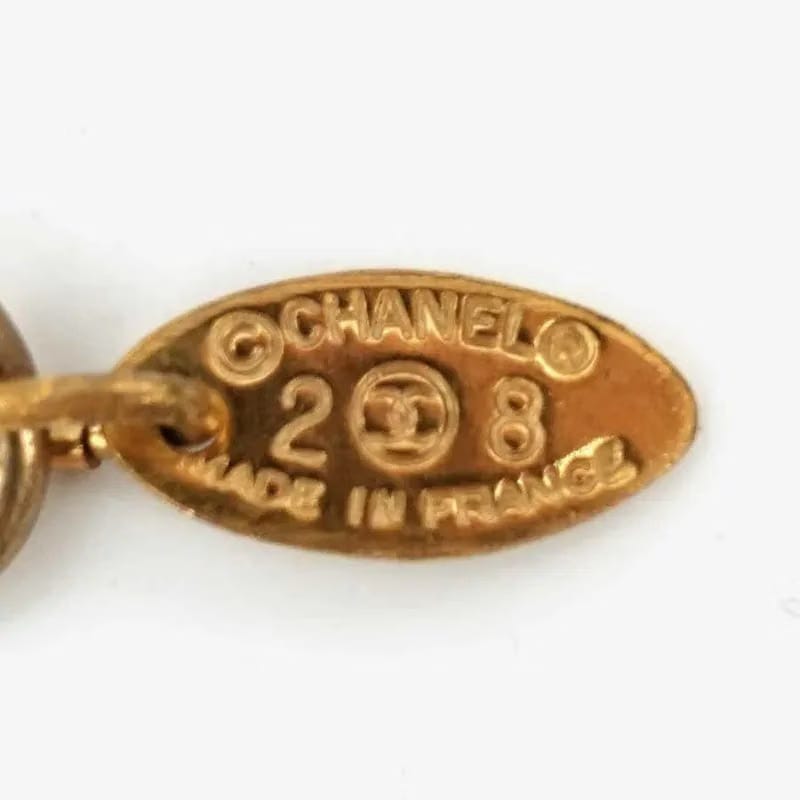C210 - CHANEL Vintage Gold Plated Necklace