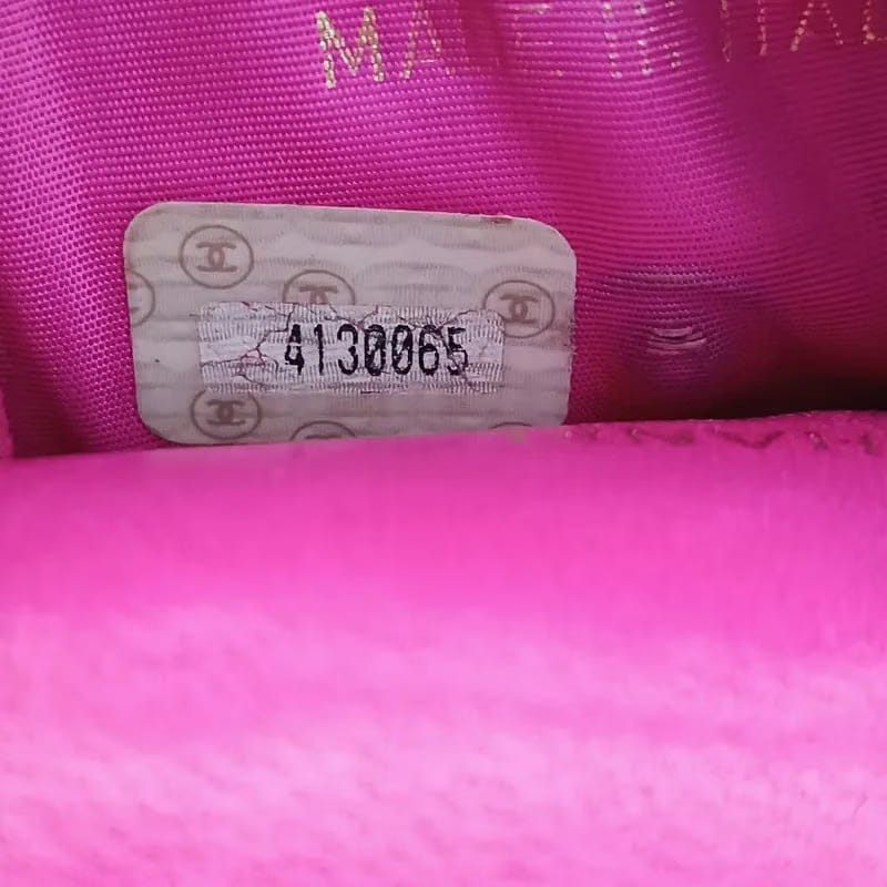 C318 - CHANEL Pink Caviar Leather Phone Bag