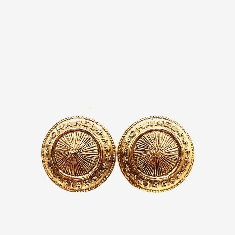 JM891 - CHANEL Vintage Gold Plated Clip-On Earrings