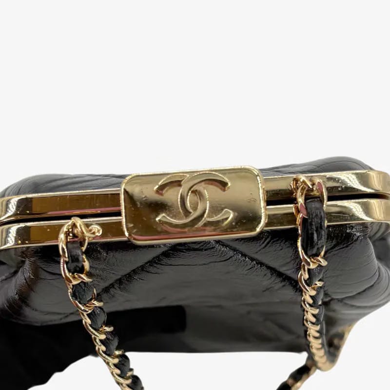 C611 - CHANEL Black Lambskin Chain Shoulder Bag