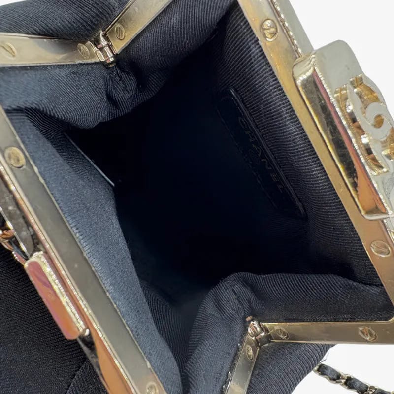 C611 - CHANEL Black Lambskin Chain Shoulder Bag