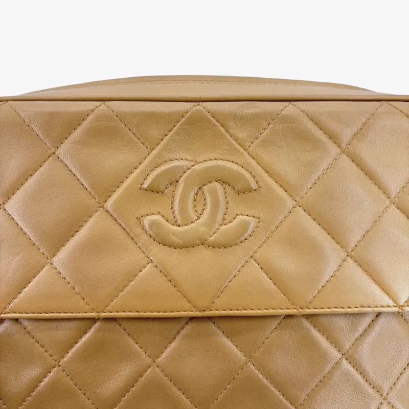 RE650 - CHANEL Vintage Beige Lambskin Tassel Camera Bag
