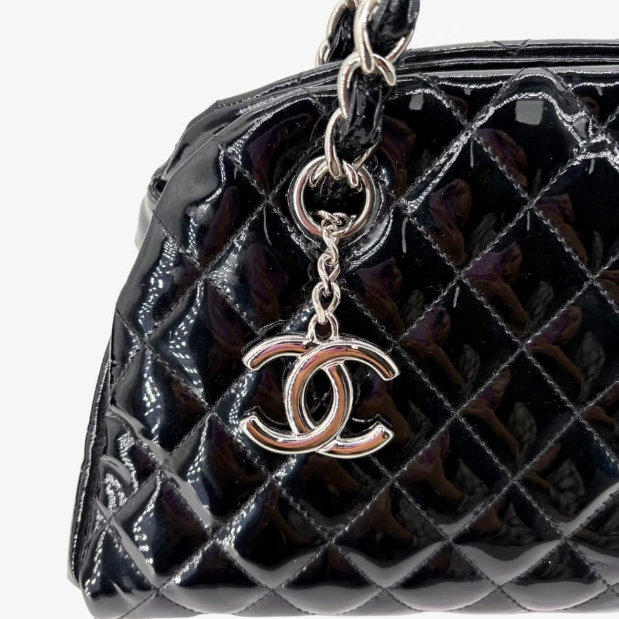 CS041 - CHANEL Vintage Black Mademoiselle Leather CC Charm Shoulder Bag