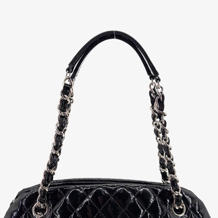 CS041 - CHANEL Vintage Black Mademoiselle Leather CC Charm Shoulder Bag