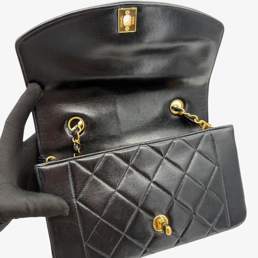 CS044 - CHANEL Vintage Black Lambskin 22cm Diana Flap Bag