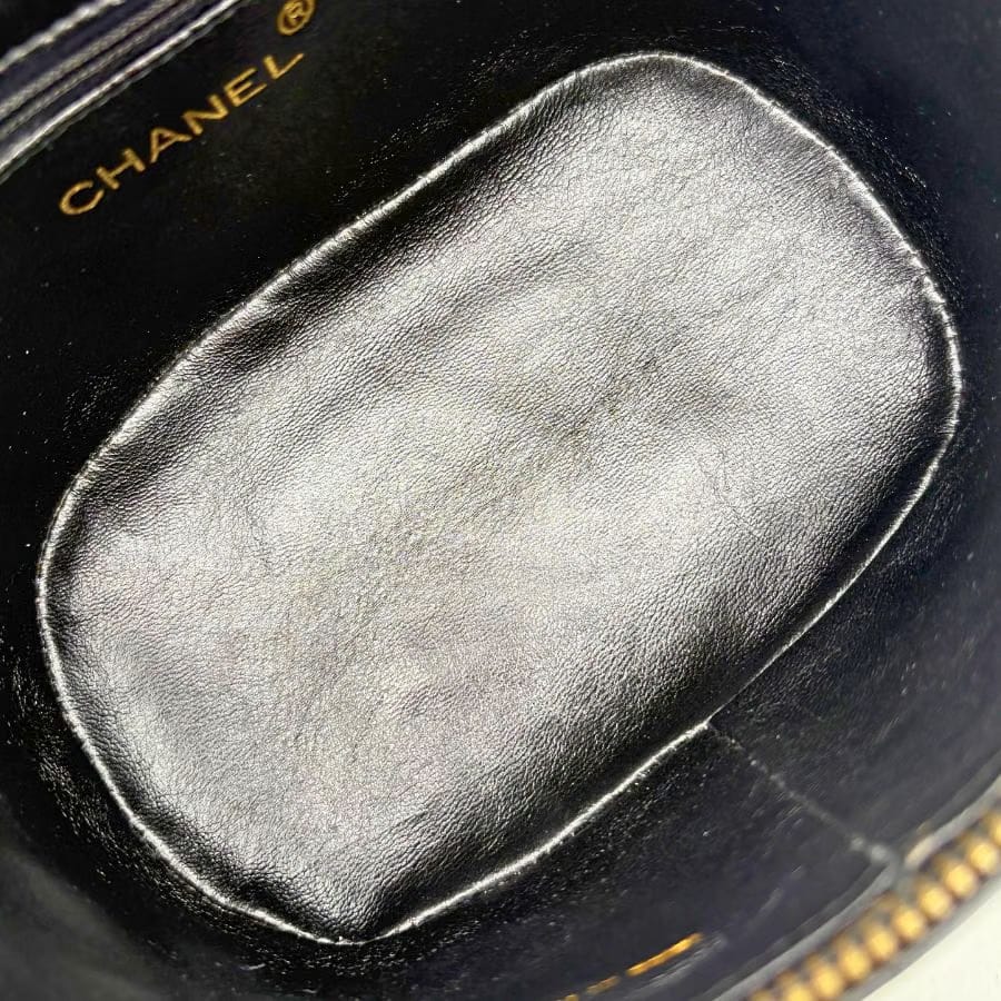 CS069 - CHANEL Vintage Black Lambskin Tassel Bucket Bag