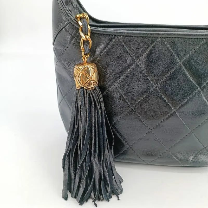JAH233 - CHANEL Vintage Black Lambskin Quilted Camera Bag