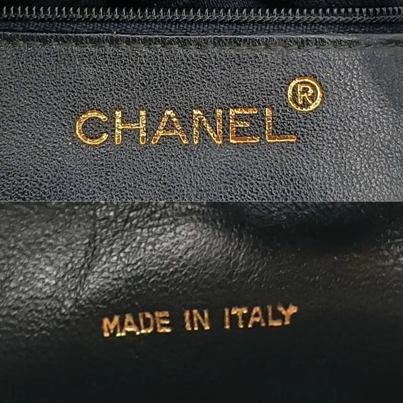JAH233 - CHANEL Vintage Black Lambskin Quilted Camera Bag