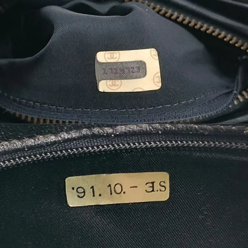 JAH233 - CHANEL Vintage Black Lambskin Quilted Camera Bag