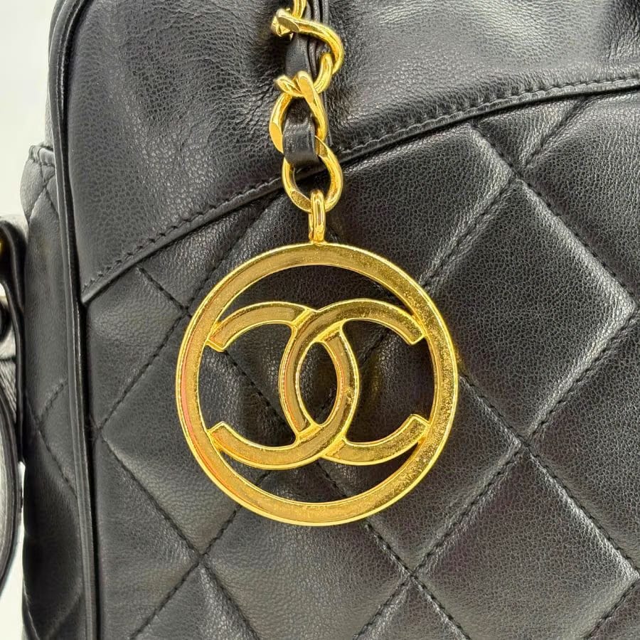 JW967 - CHANEL Vintage Black Lambskin Camera Bag