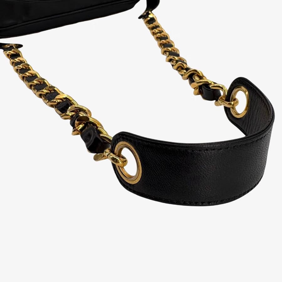 JW967 - CHANEL Vintage Black Lambskin Camera Bag