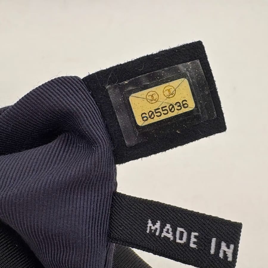 CS087 - CHANEL Vintage Dark Blue Denim Chocolate Bar Flap Bag