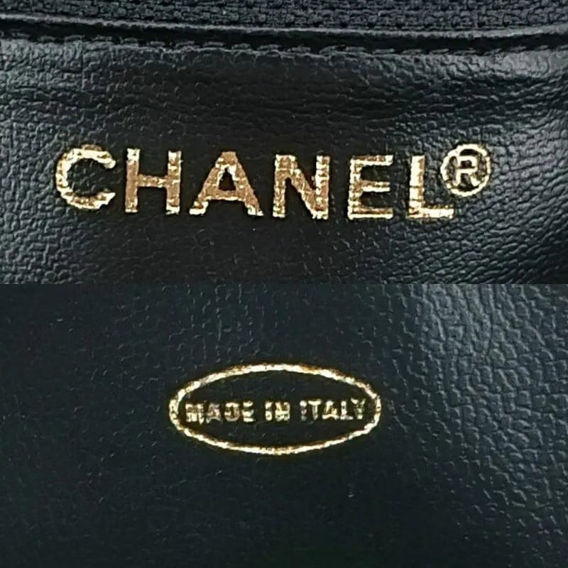JR289 - CHANEL Vintage Black Caviar Leather Chevron Cosmetic Bag
