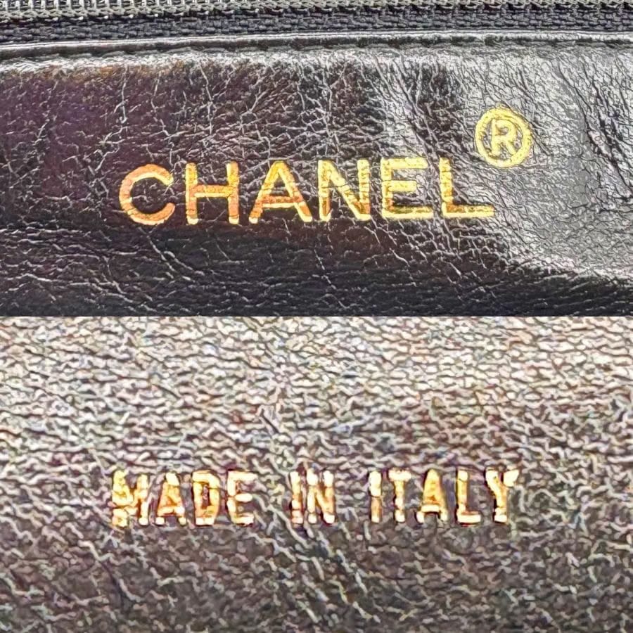 RG368 - CHANEL Vintage Black Lambskin Quilted Handbag