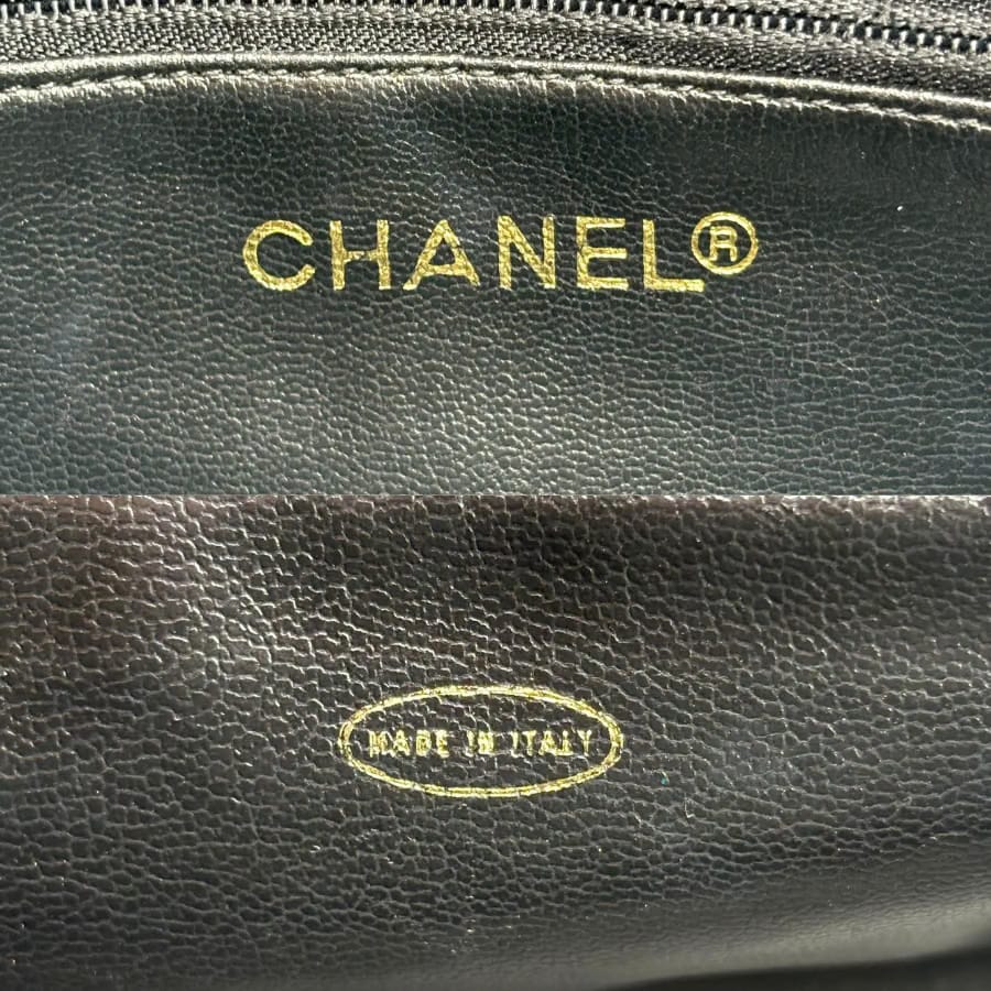RE047 - CHANEL Vintage Black Lambskin Quilted Shoulder Bag