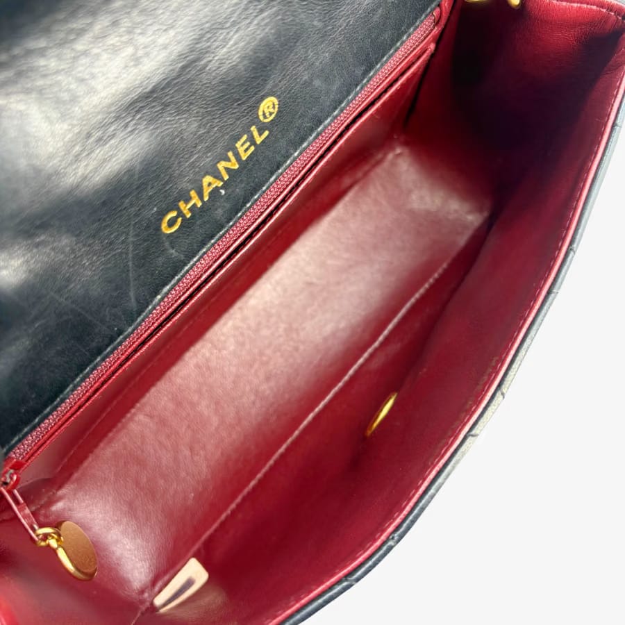 CS035 - CHANEL Vintage Black Lambskin Single Chain Flap Bag
