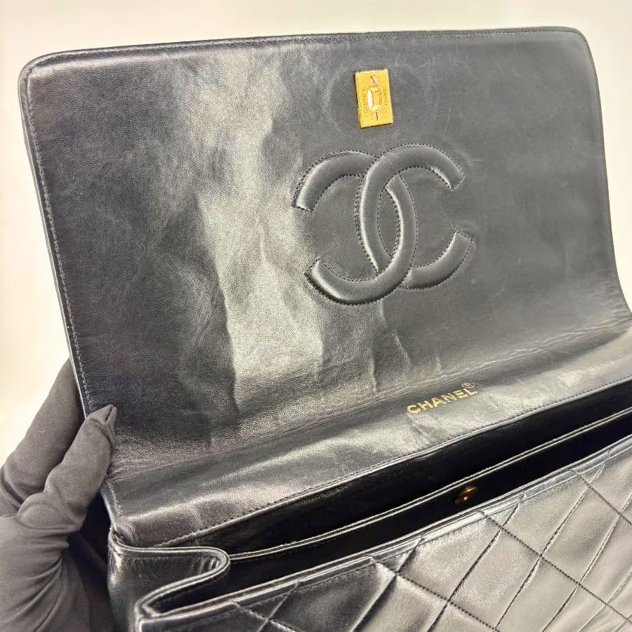 CS040 - CHANEL Vintage Black Lambskin Flap Bag