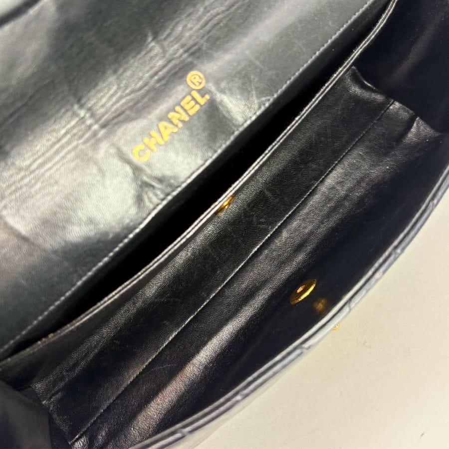 CS040 - CHANEL Vintage Black Lambskin Flap Bag