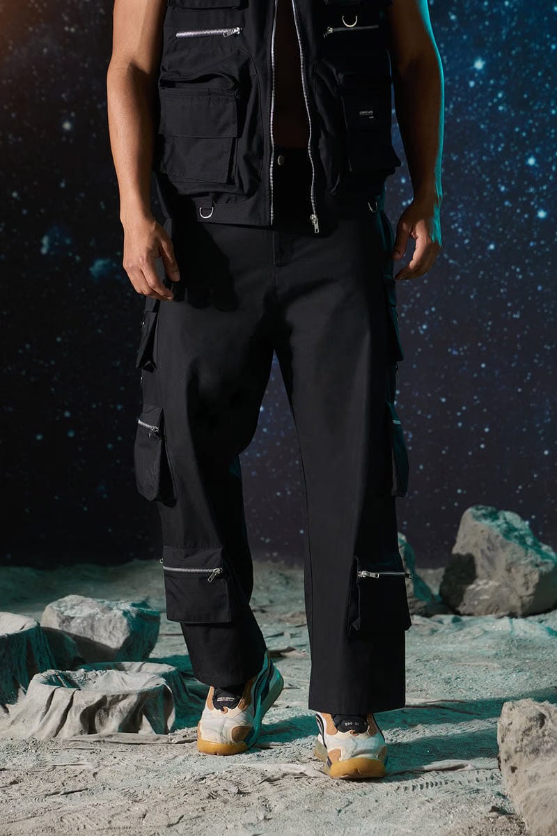 WOMEN'S BLACK ZIPPER CARGO
