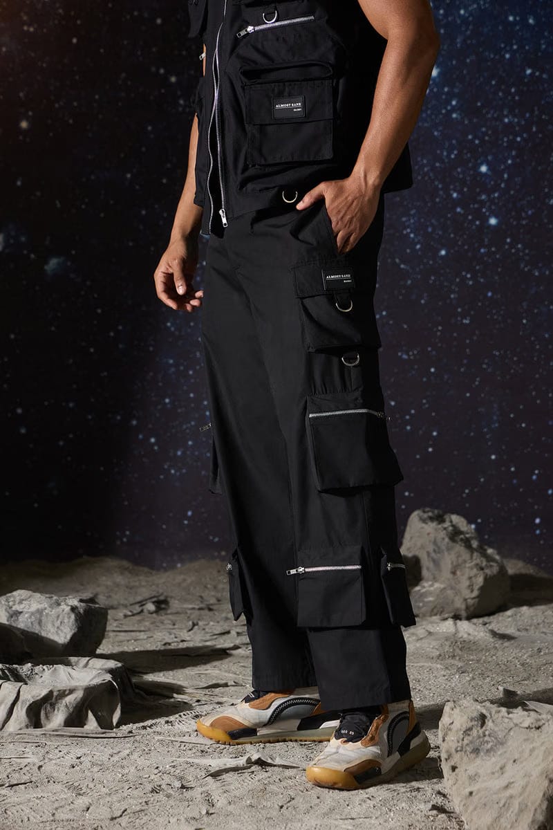 WOMEN'S BLACK ZIPPER CARGO