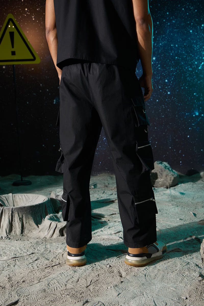 WOMEN'S BLACK ZIPPER CARGO