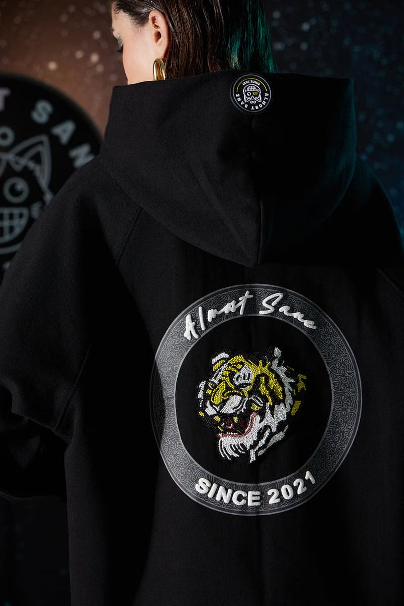 UNISEX BLACK TIGER HOODIE