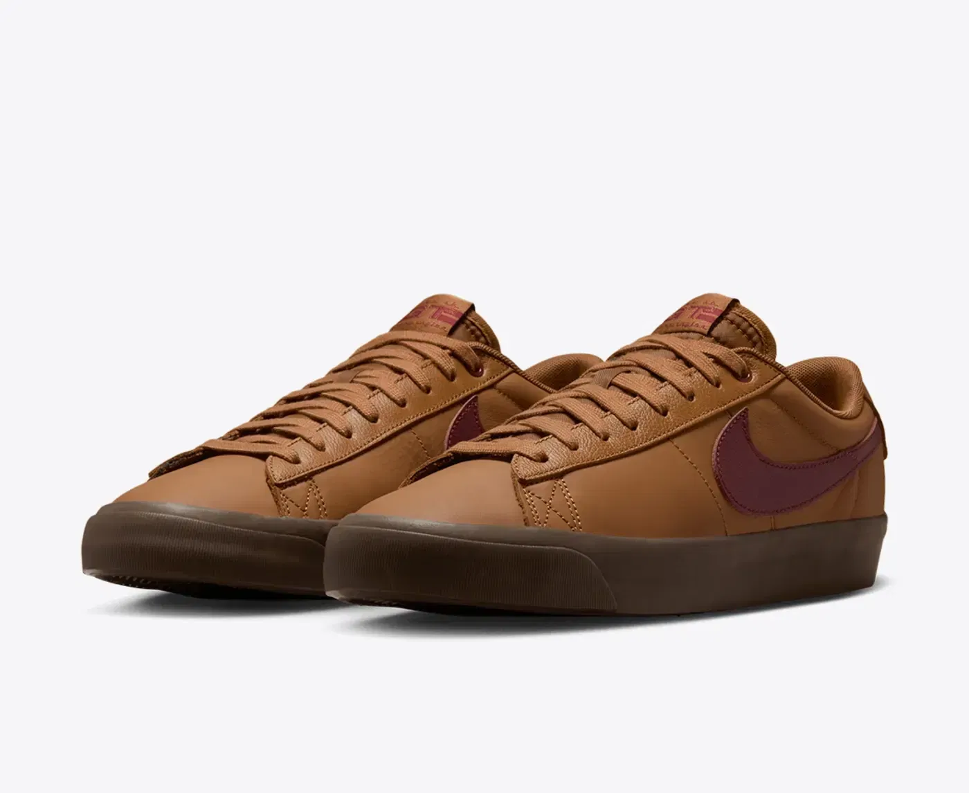 Nike BLAZER LOW PRO GT LIGHT BRITISH TAN/DARK TEAM RED