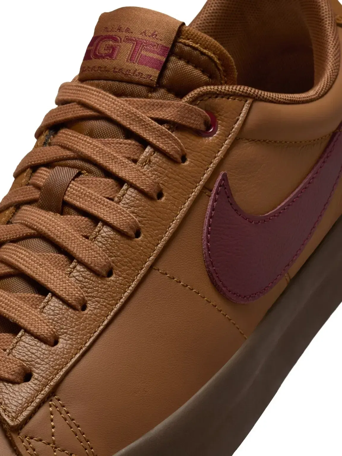 Nike BLAZER LOW PRO GT LIGHT BRITISH TAN/DARK TEAM RED