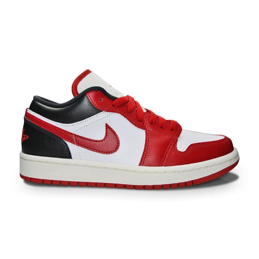 Air Jordan 1 Low Reverse Black Toe Bulls