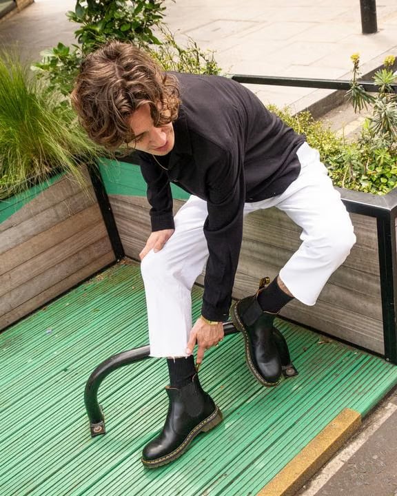 2976 Yellow Stitch Smooth Leather Chelsea Boots - Black - Mens