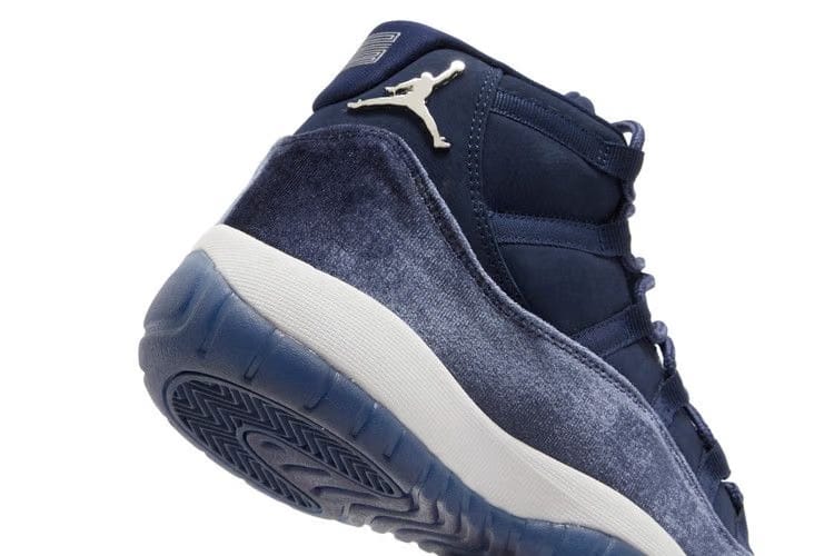 Wmns Air Jordan 11 Retro Midnight NavyMetallic SilverWhite