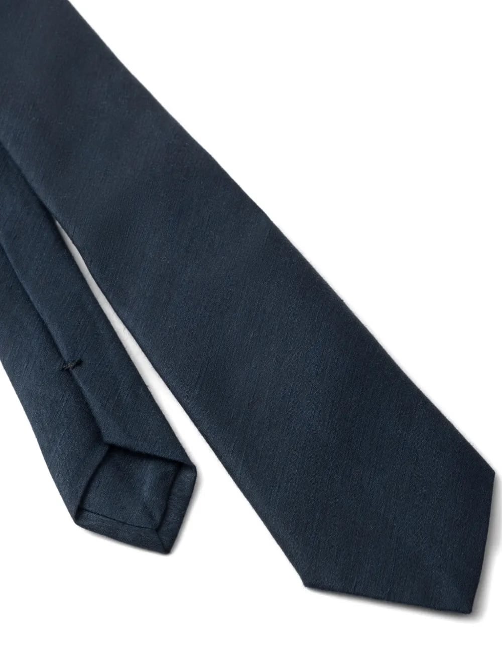 pointed-tip tie
