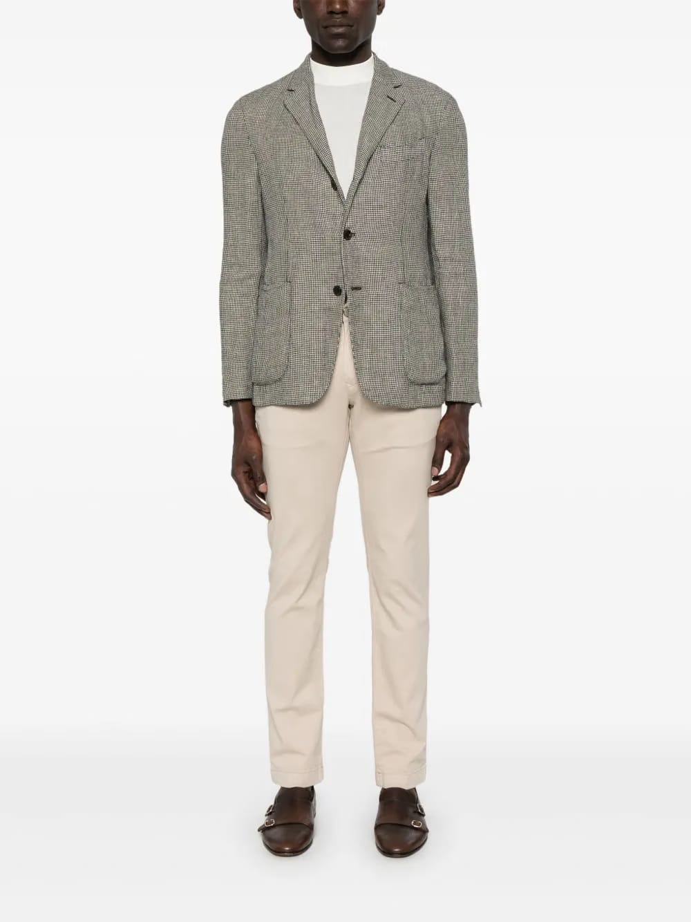 slim-cut trousers