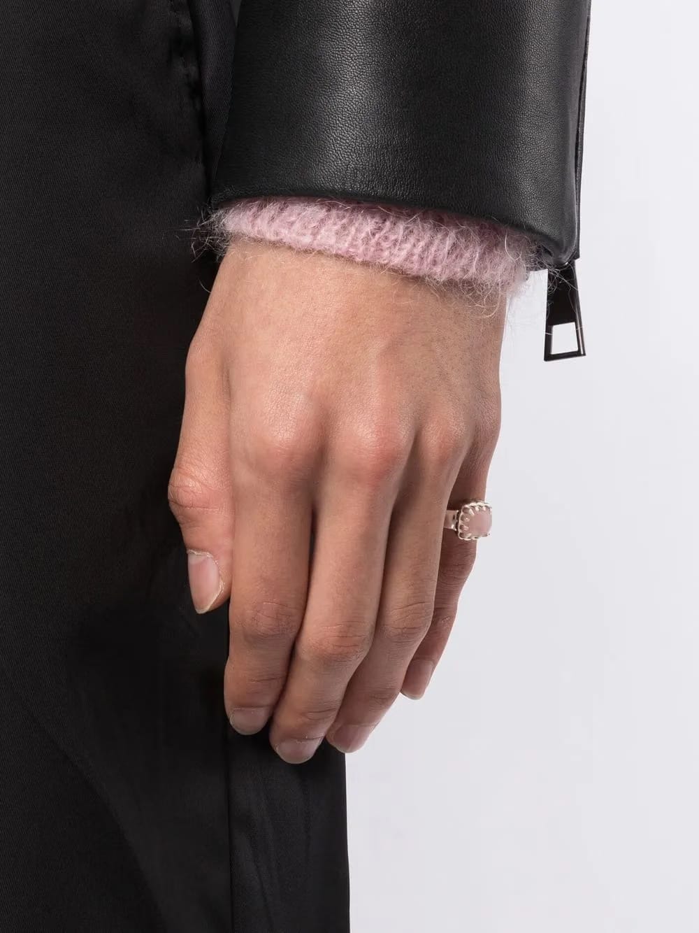 Baby Claw rose-quartz ring