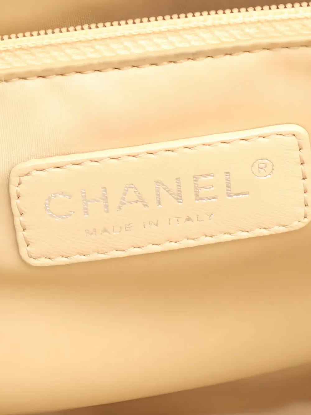 2010-2011 quilted shoulder bag
