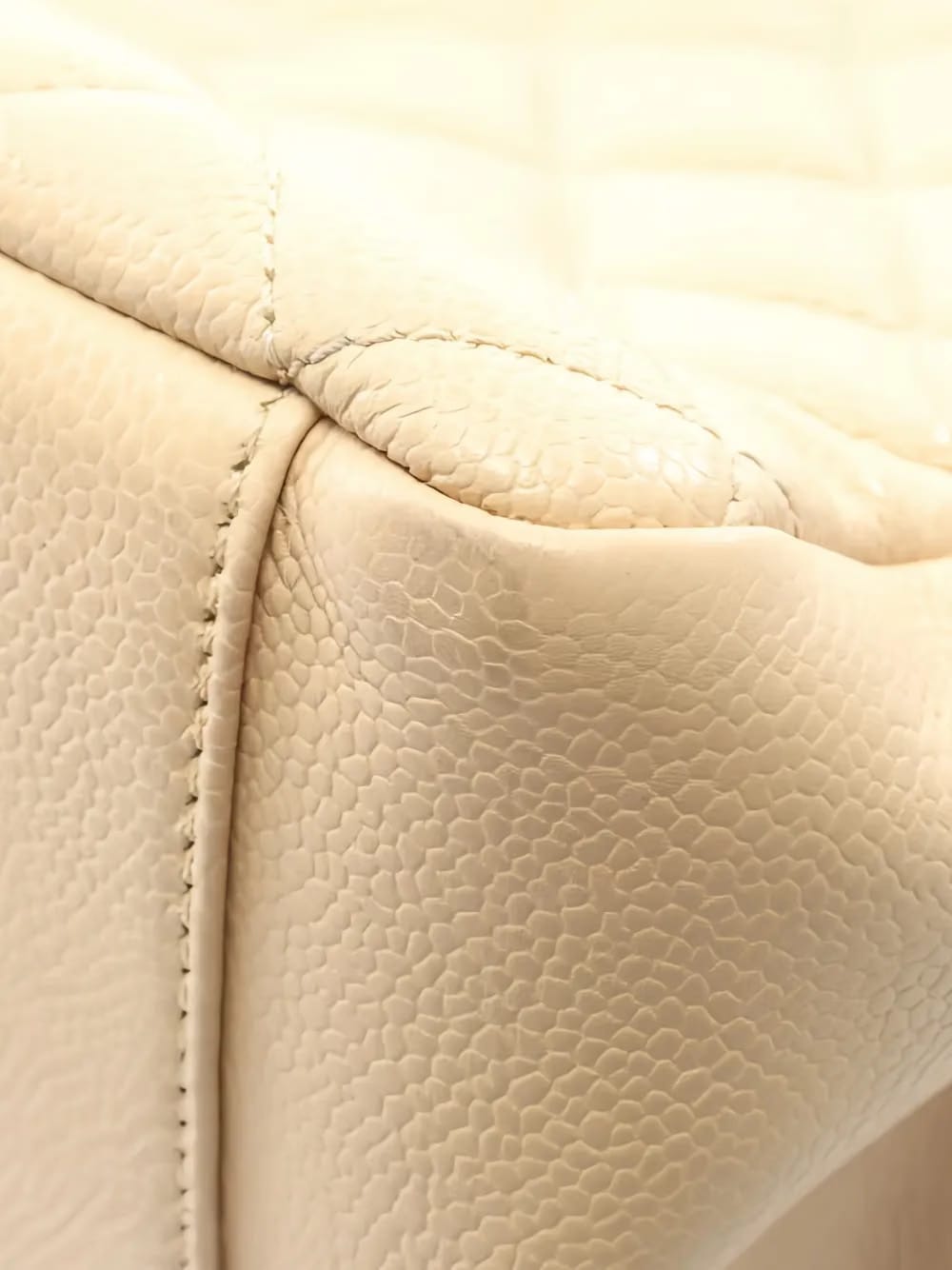 2010-2011 quilted shoulder bag