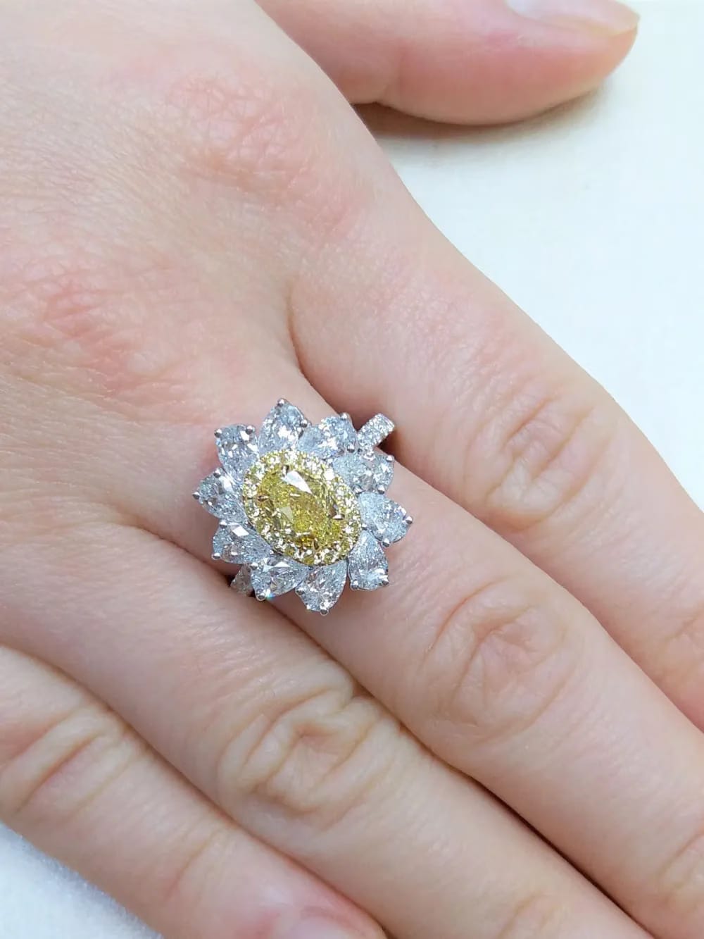 18kt white gold yellow diamond ring