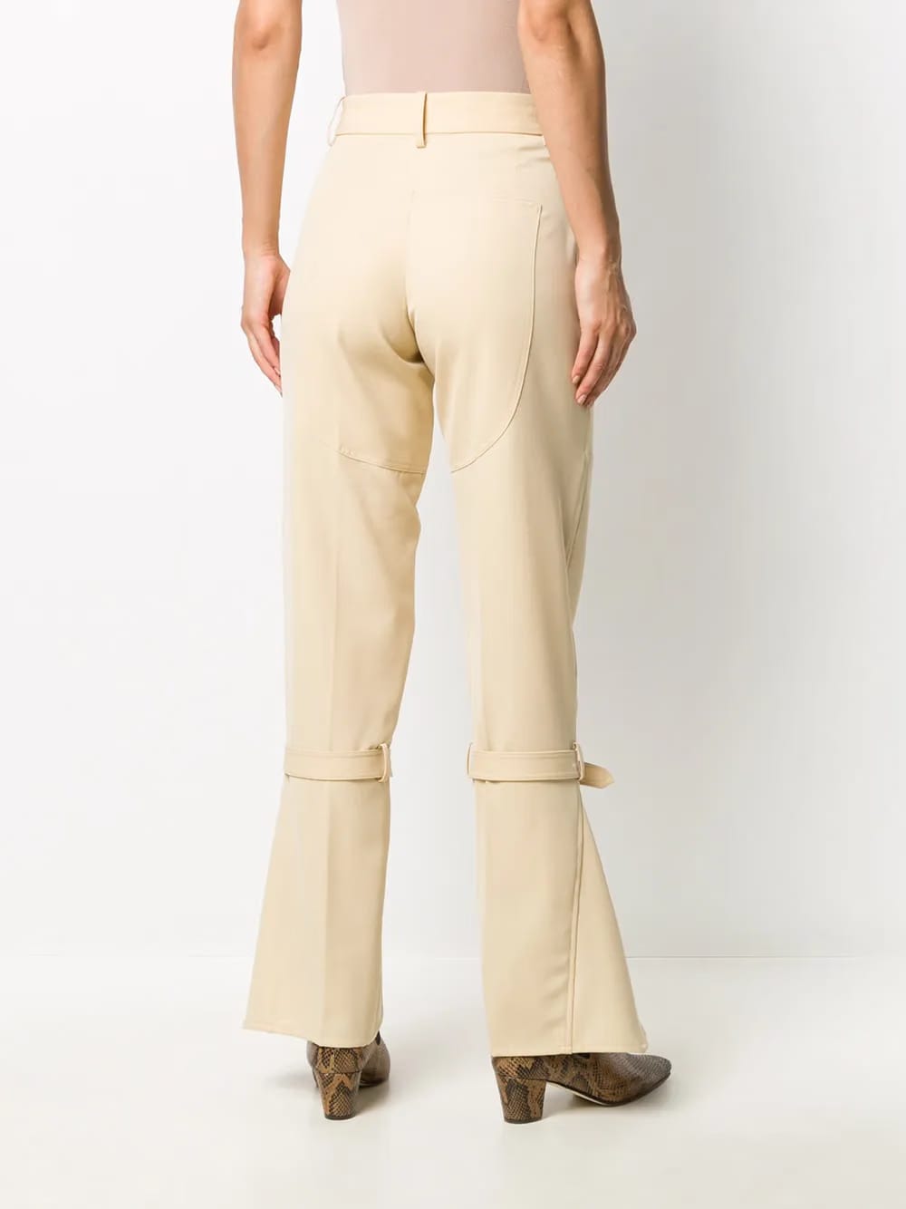 knee-strap flared trousers