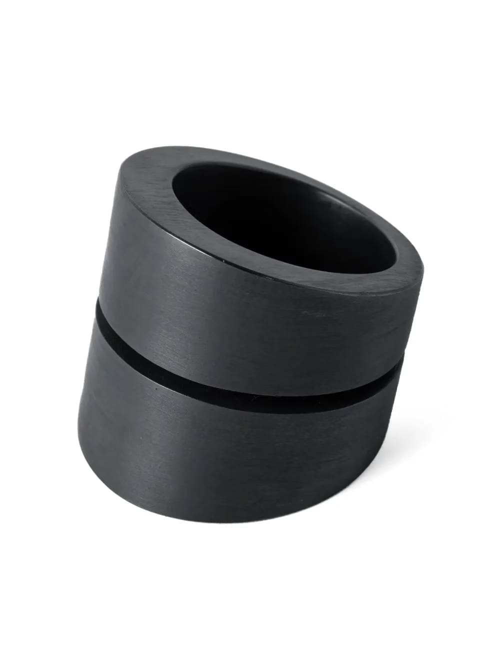 Crevice brushed ring