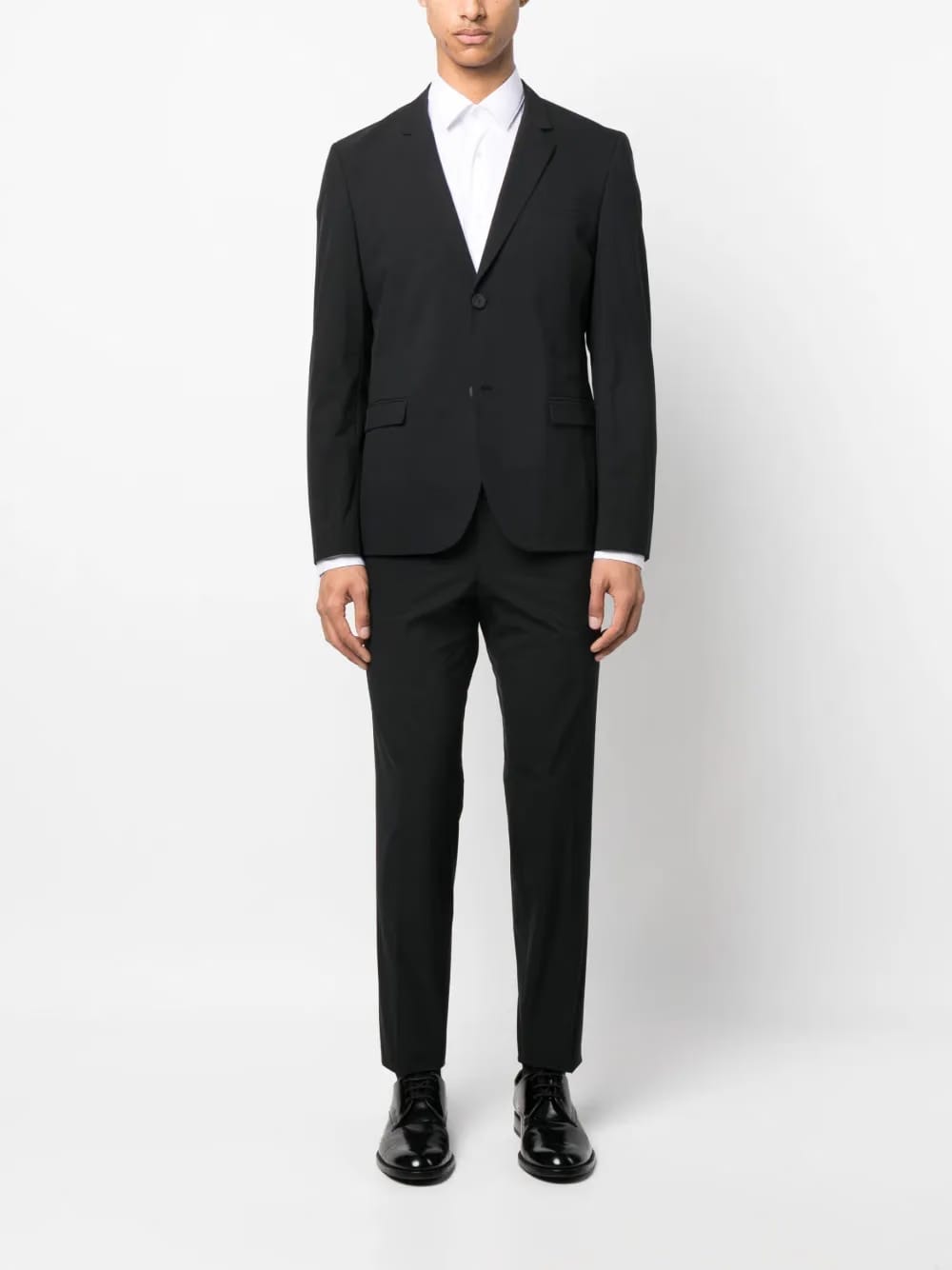 long-sleeve buttoned shirt