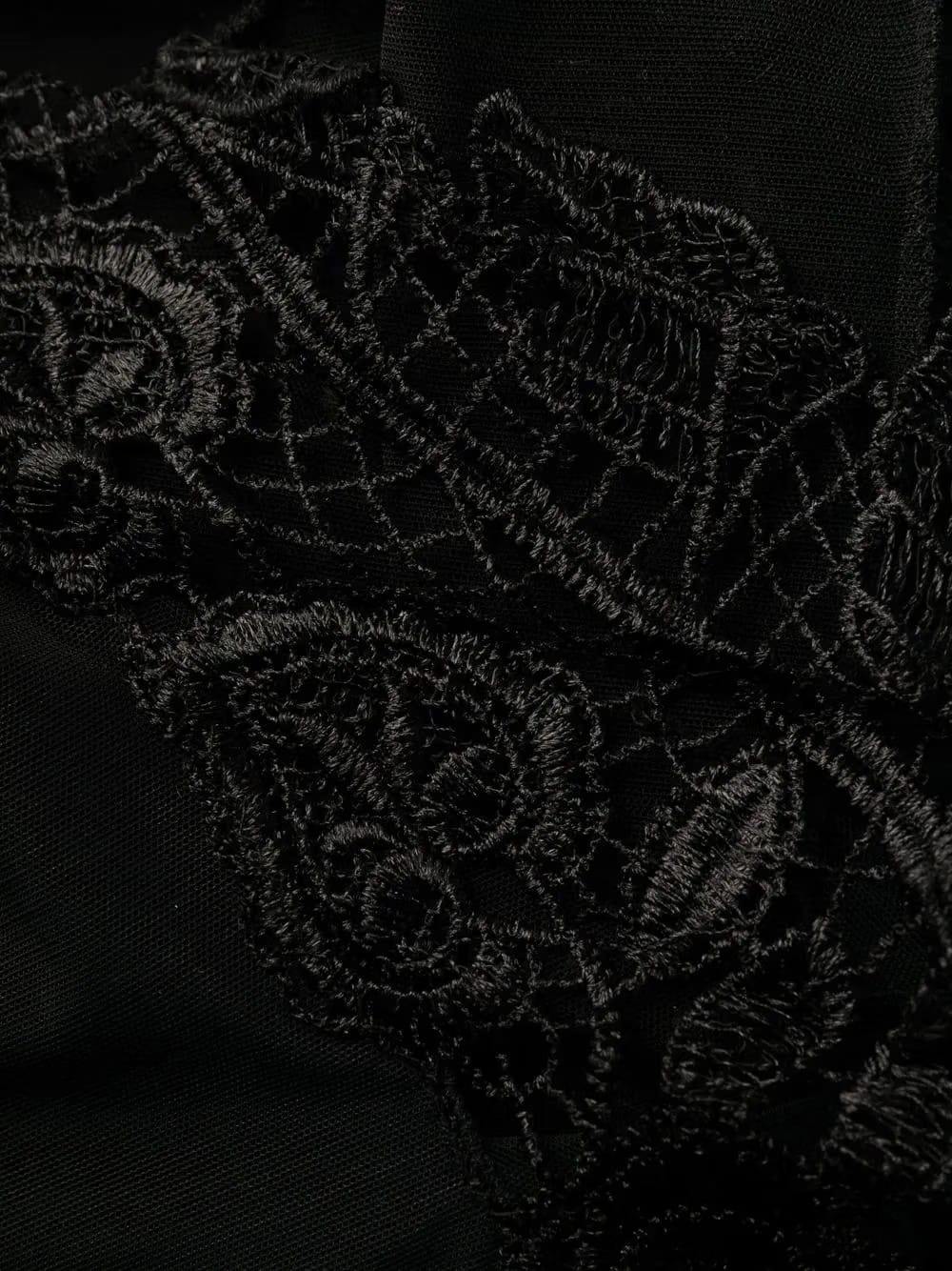Bisoux Venetian lace robe