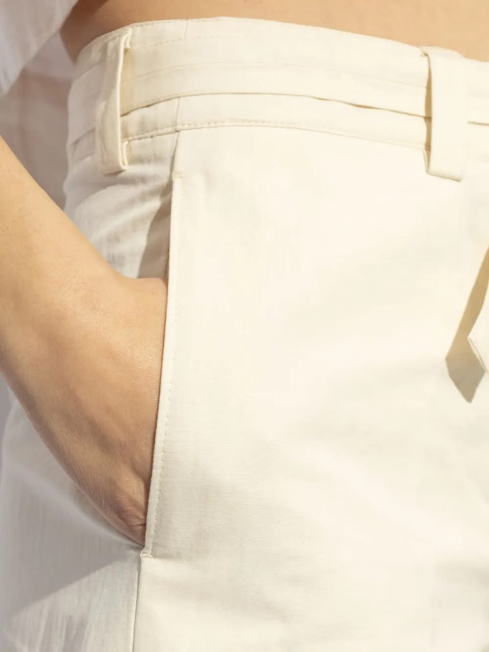 tie-fastening trousers